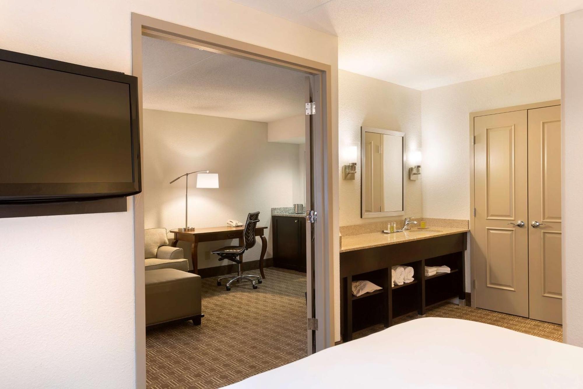 Doubletree Suites By Hilton Nashville Airport Zewnętrze zdjęcie